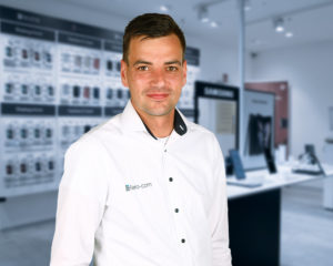 Shopmitarbeiter Dennis