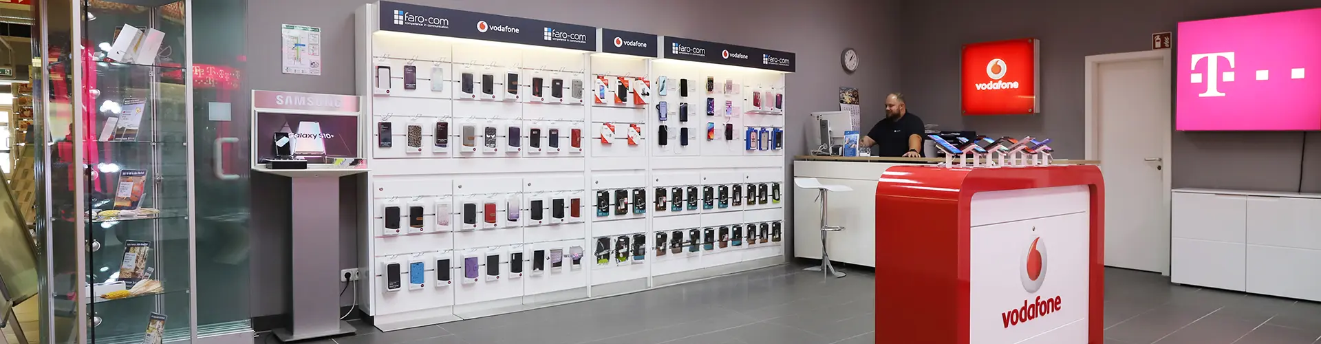 faro.shop Elsterwerda mit großer Zubehörwand für viele Modelle
