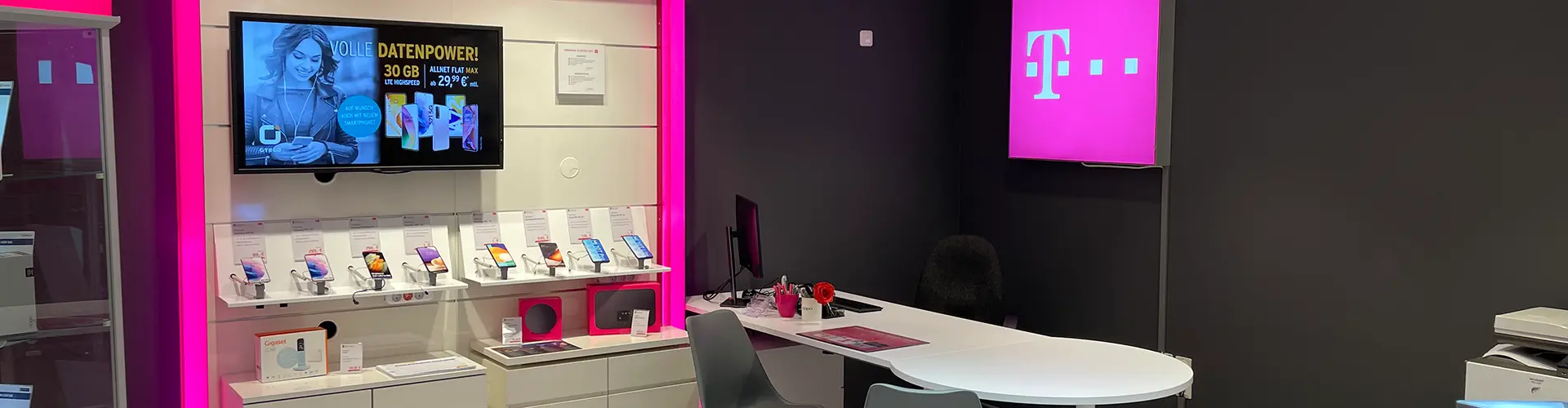 Telekom Ecke mit Smartphones zum Anfassen im faro.shop Hoyerswerda