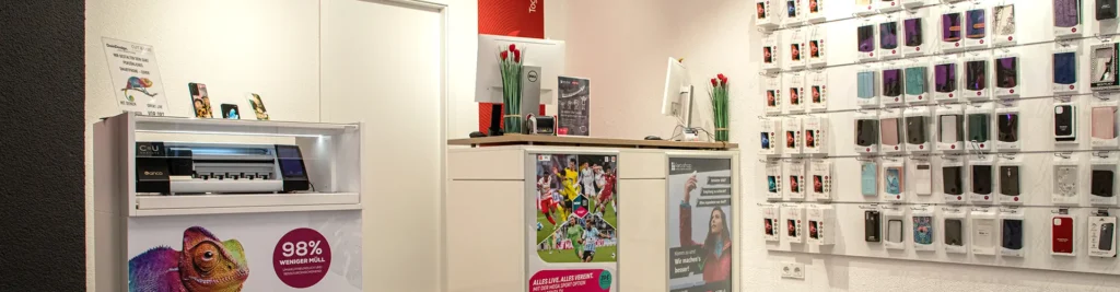 faro.shop Senftenberg Beraterbereich und CUT & USE powered by anco® sowie Smartphone Zubehör an einer Wand